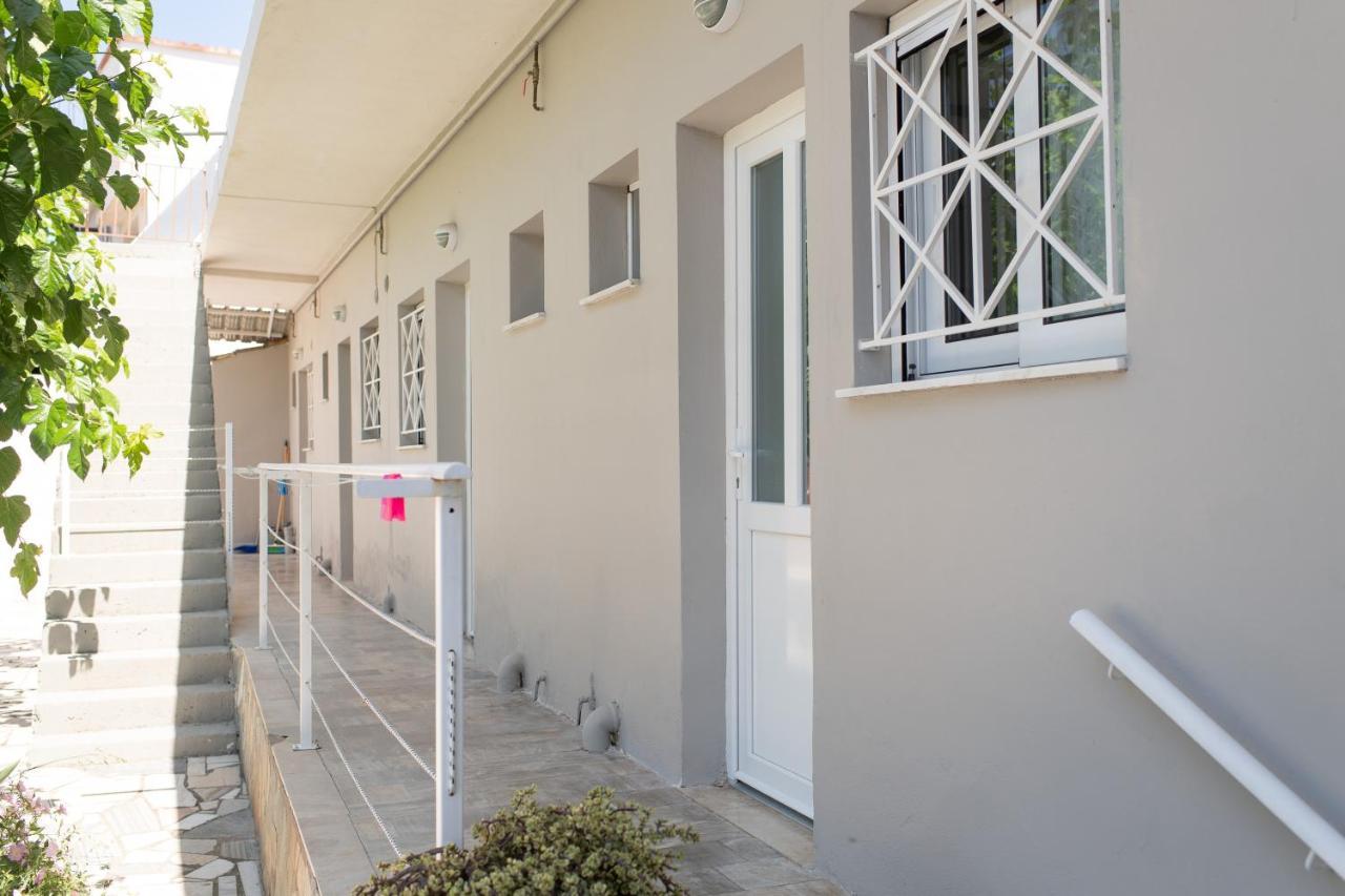 Moukas Seaside Apartments Romantico Селианитика Экстерьер фото