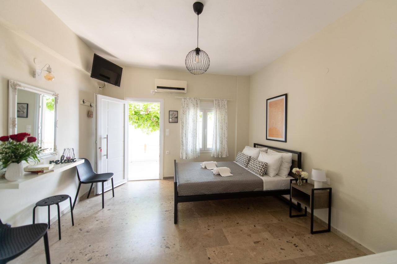 Moukas Seaside Apartments Romantico Селианитика Экстерьер фото